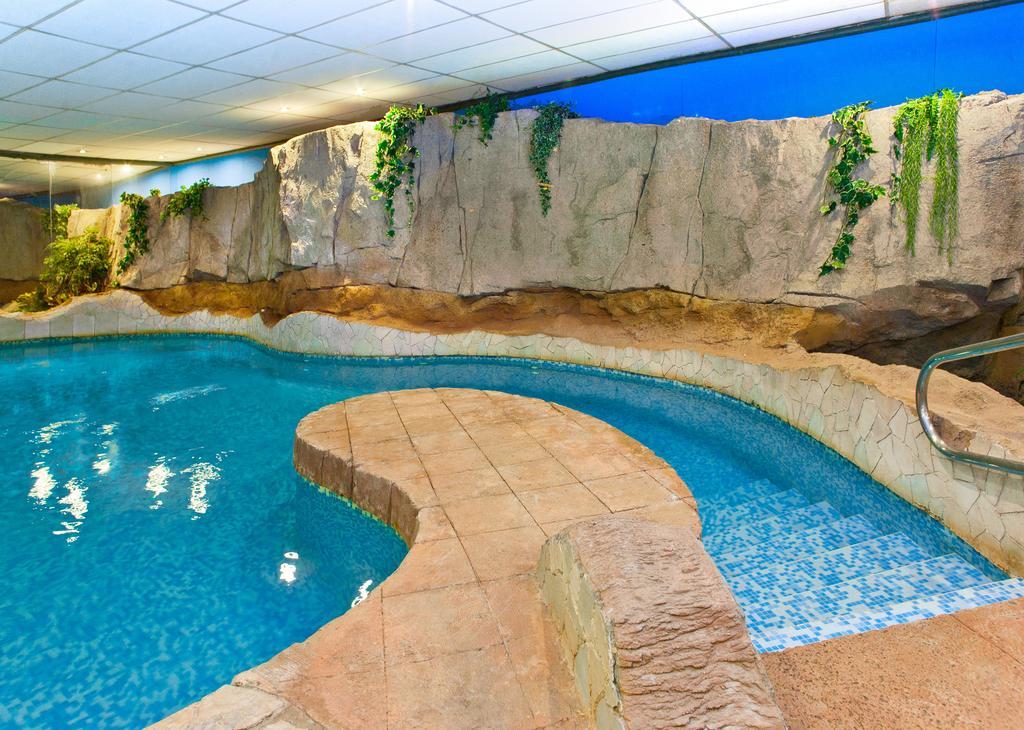 巴塞罗那参议员水疗酒店 游泳池 照片